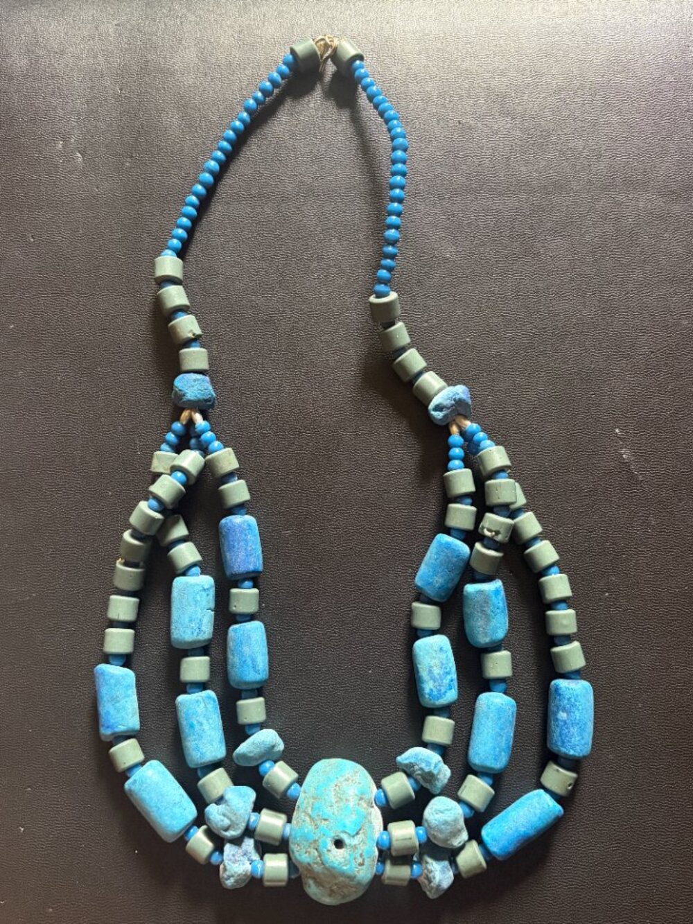 Turquoise-toned Multi-strand necklace 20" 170g - Picture 2 of 5